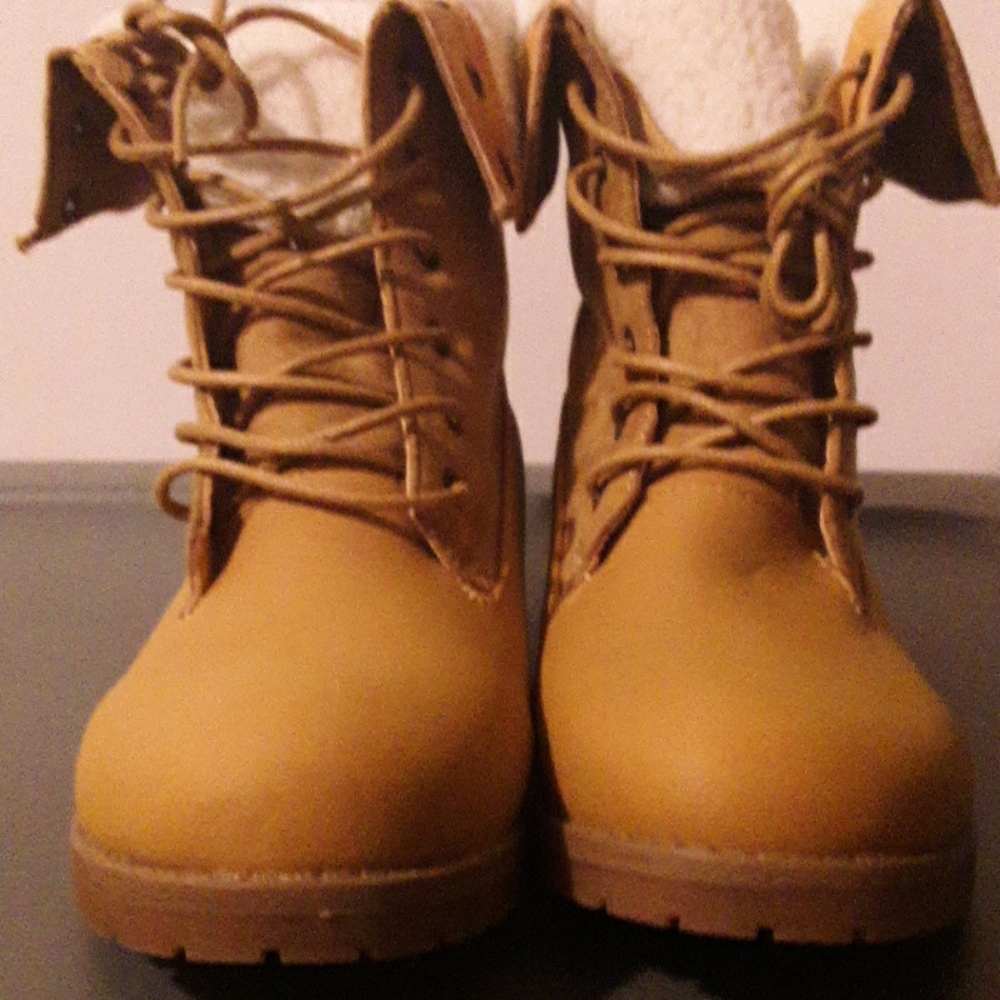 Twisted women's boots